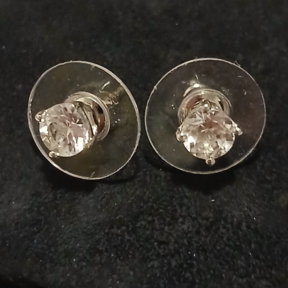 White Topaz Minimalist Set - Picture 4 of 16